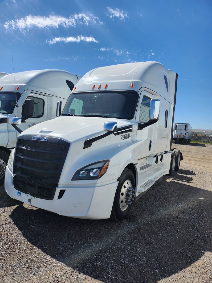 2020 Freightliner Cascadia sleeper