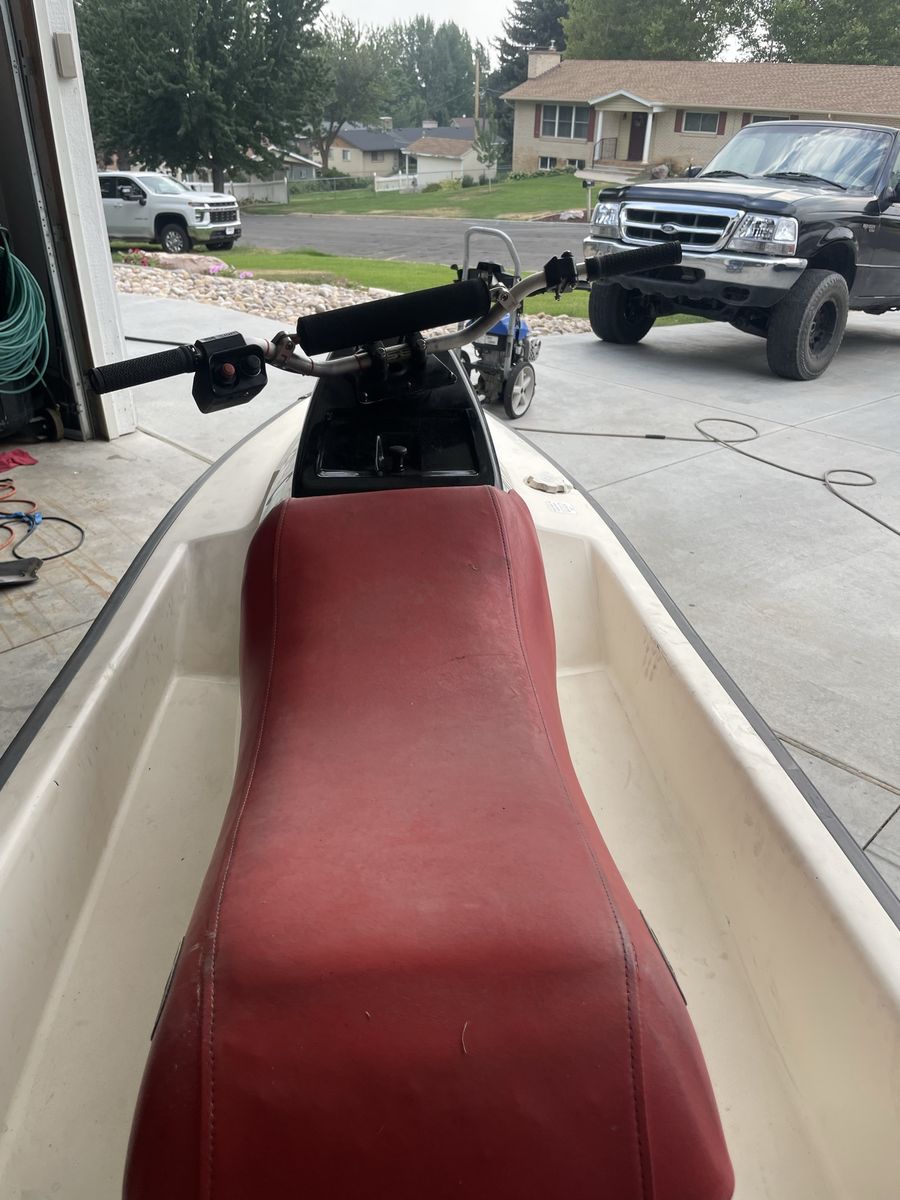 1998/1999 Yamaha WaveRunner Personal Watercraft (PWC) - Red/White