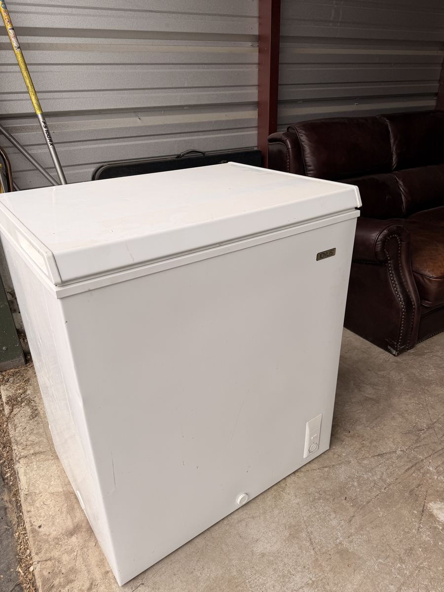 Idylis 5-cu ft Manual Defrost Chest Freezer