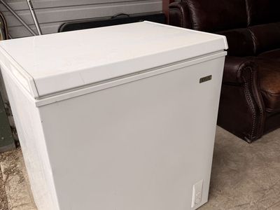 Idylis 5-cu ft Manual Defrost Chest Freezer