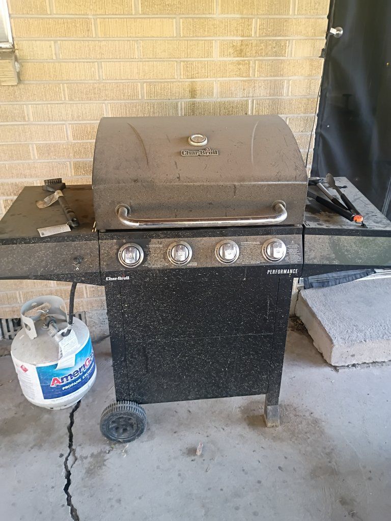 Char-Broil Performance 4-Burner Propane Gas Grill