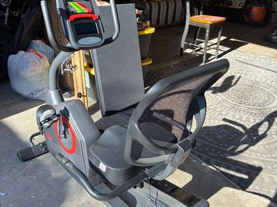 Sunny Health & Fitness Stationary Bike – Like New! ️