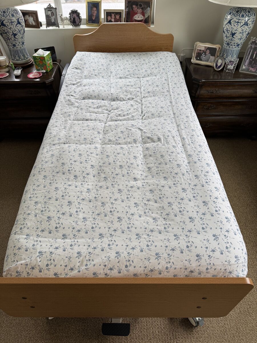 Medline Fully Electric Adjustable Medical / Hospital Bed – Excellent Condition