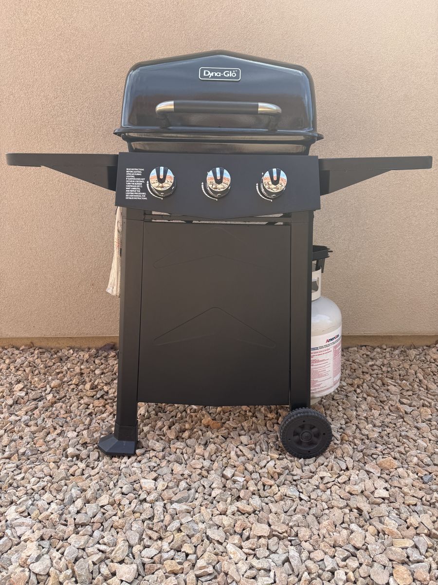 Lightly Used Gas Grill & Propane Tank