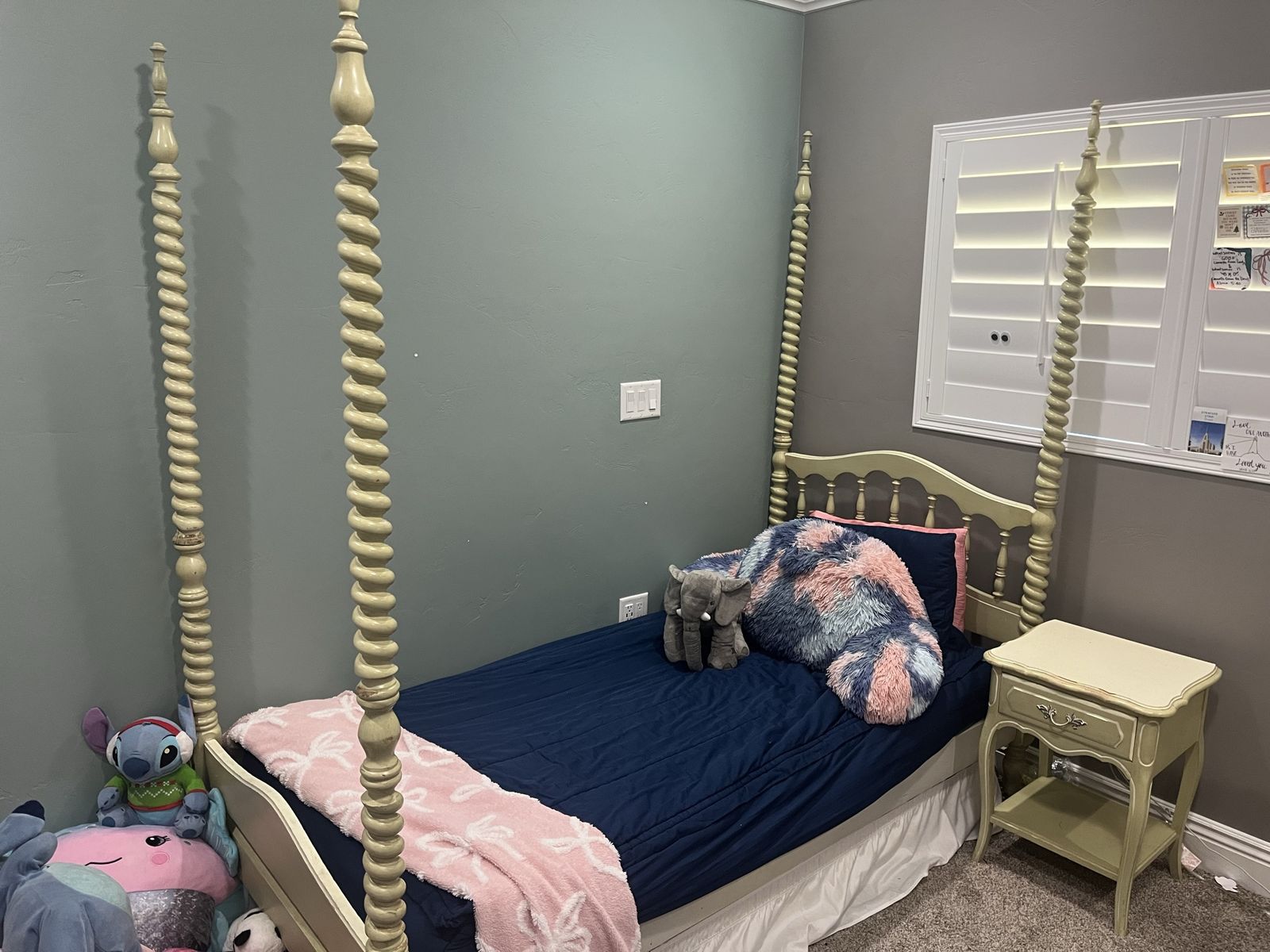 Vintage Style Four Poster Twin Bed Frame and Matching bedroom set