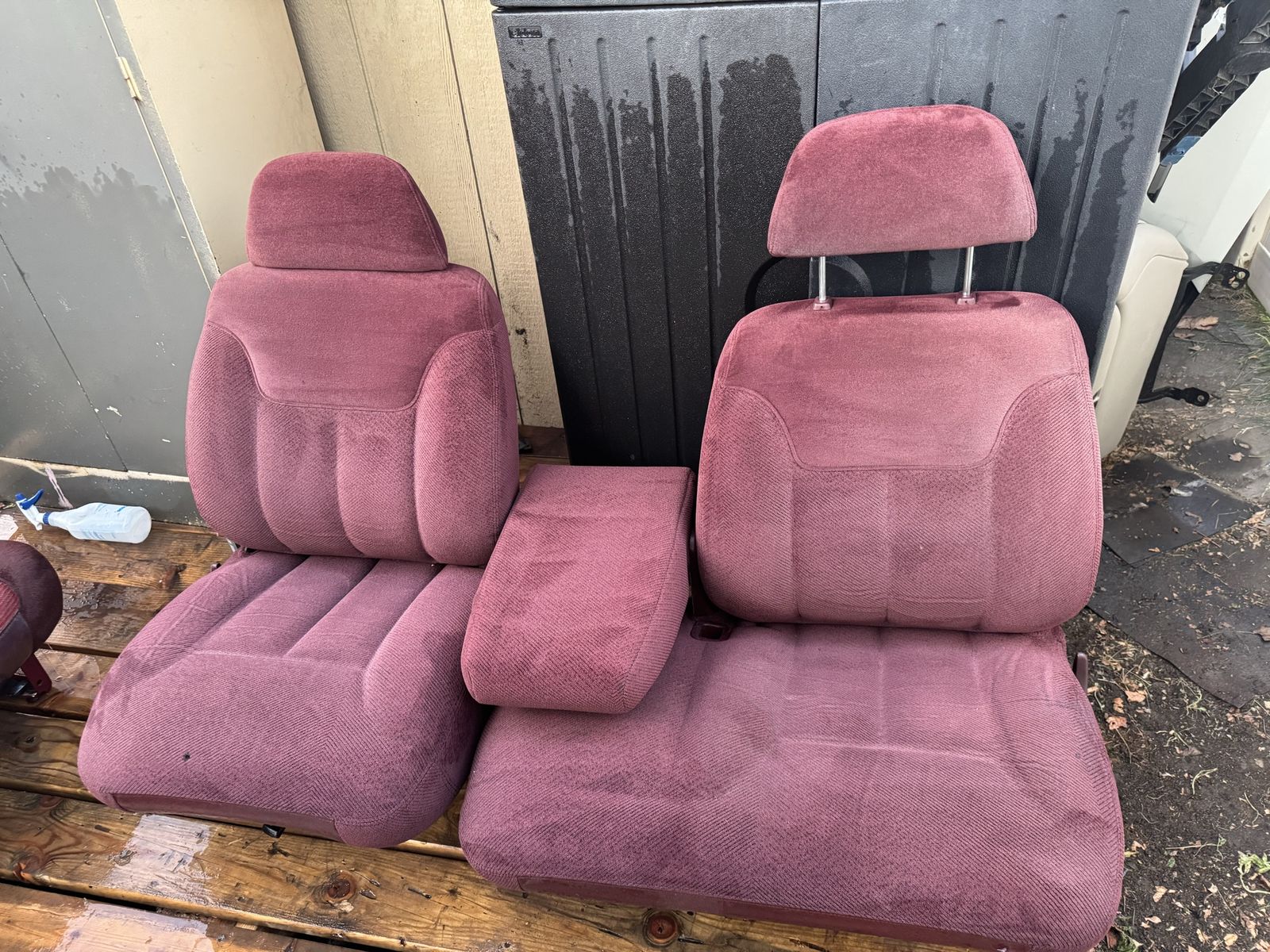 60/40 split bench seats designed for 1995-1998 Chevrolet Silverado or GMC Sierra trucks.Fitment: These seats fit "OBS" (Old Body
