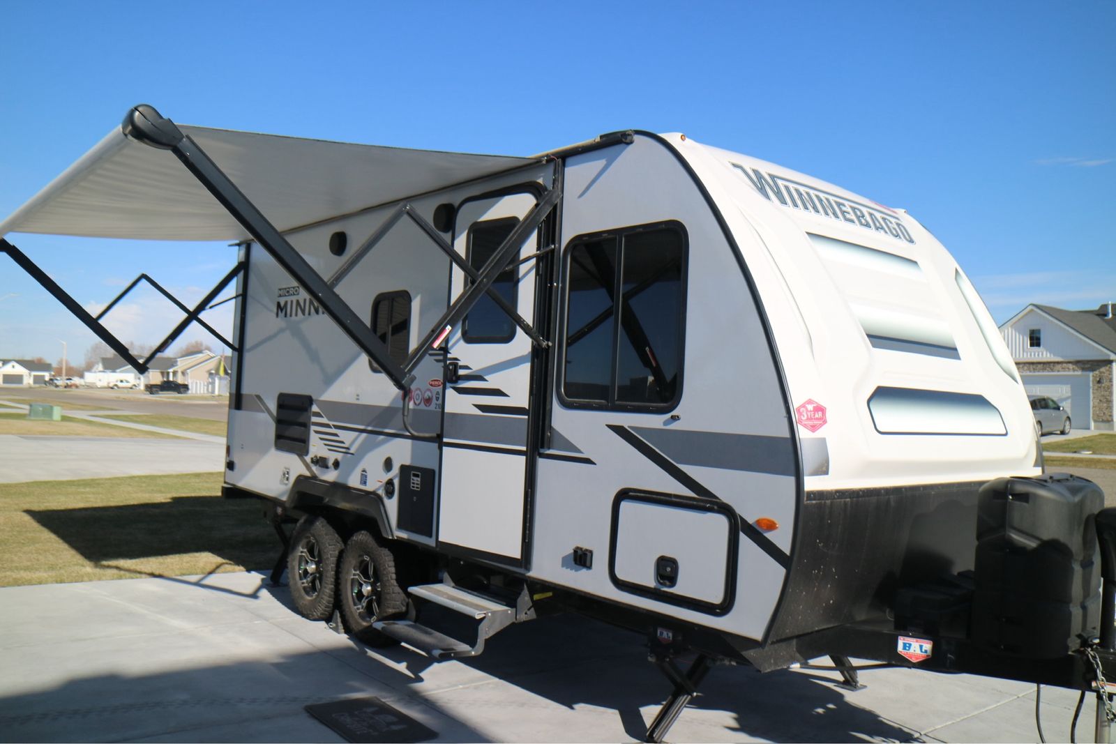 2022 Winnebago Micro Minnie 2100BH - Clean