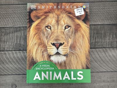 DK Smithsonian Animals: A Visual Encyclopedia - Explore the Animal Kingdom (Used)