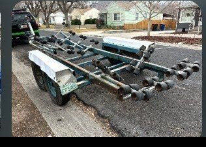 Boat trailer