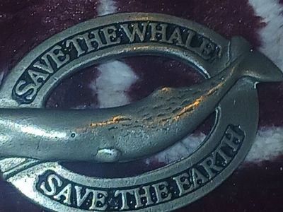Very Rare Hard to Find SAVE THE WHALE SAVE THE EARTH 1976 General Whale Pin