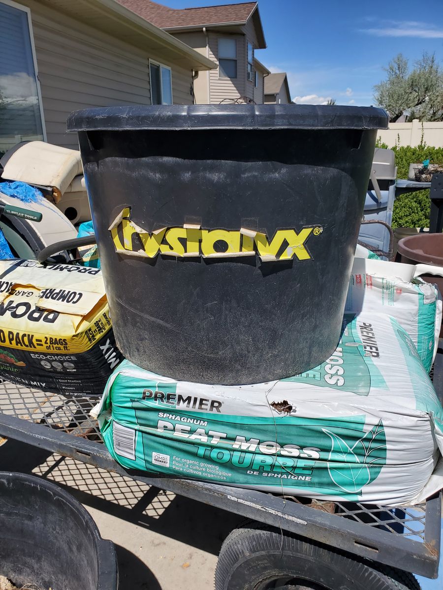 Crystalyx  Mineral tubs EMPTY