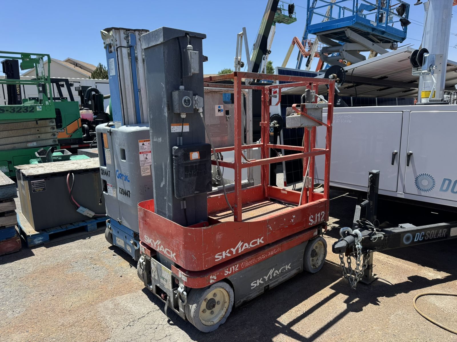 Used Personnel Man Lift 2013 Skyjack SJ12 Aerial Manlift 12' Platform Electric