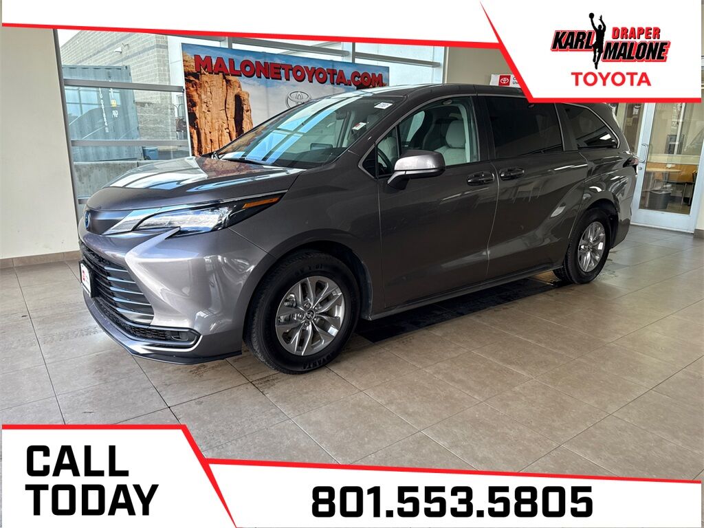 2024 Toyota Sienna LE 8-Passenger