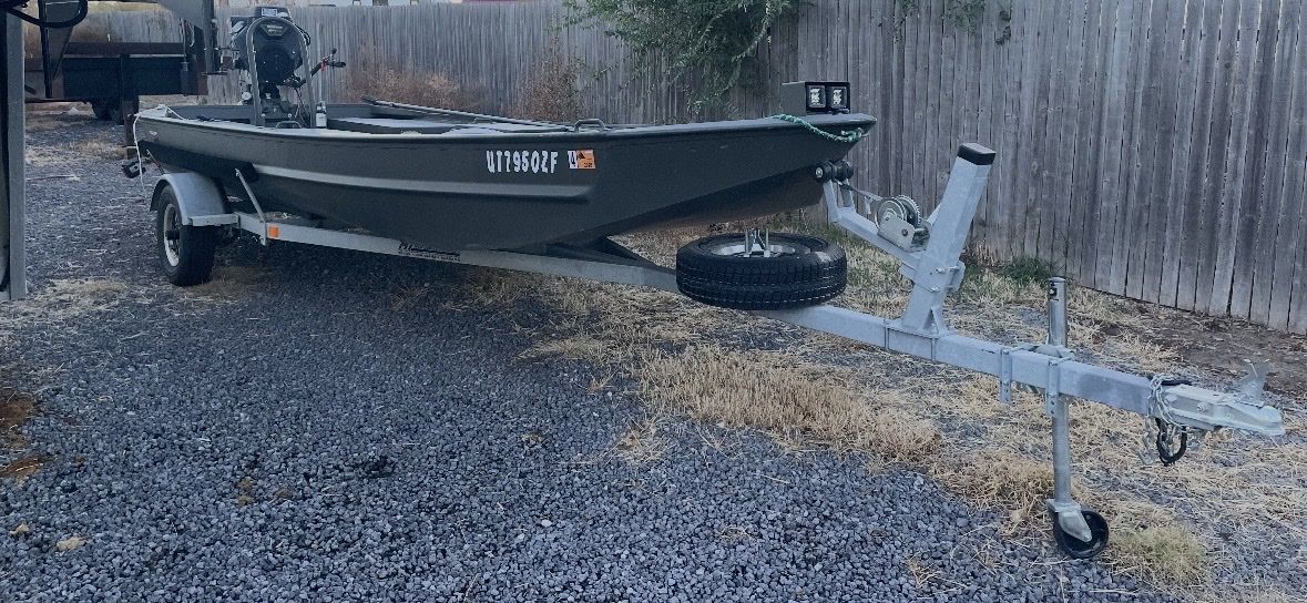 Go devil hunting boat