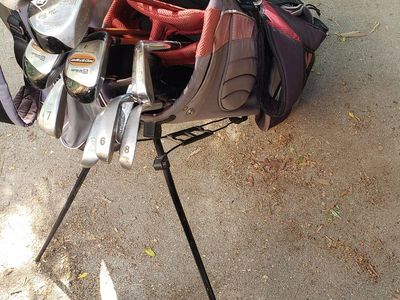 Lefty set, Wilson and Dunlop Golf Club Set with Stand Bag.
