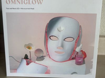 Evertone Omniglow LED Face & Neck Microcurrent Mask