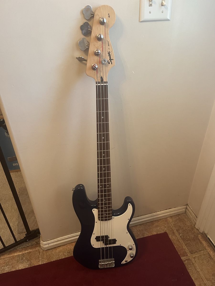 Squier Affinity Series P-Bass Electric Bass Guitar - Black, Full Size