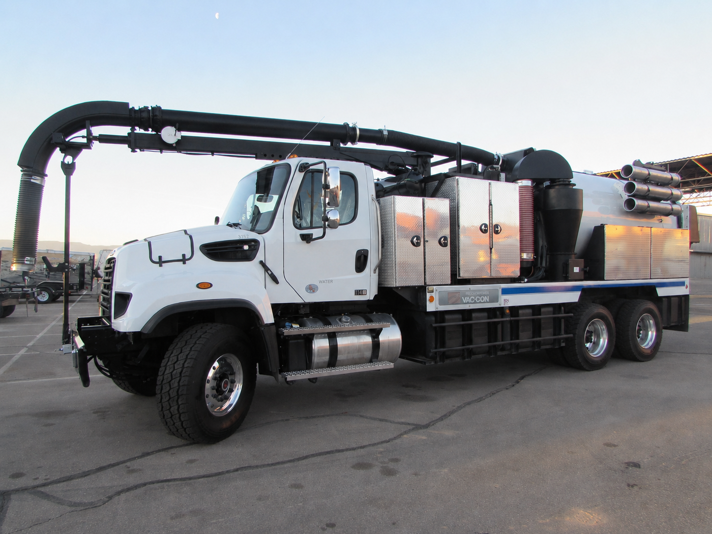 2022 Vac-con Hydrovac truck Freightliner