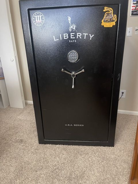 Liberty Safe 1776 D-27 – 30 Gun Capacity