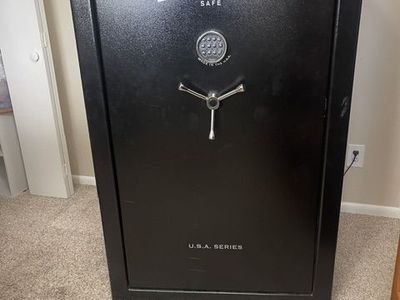 Liberty Safe 1776 D-27 – 30 Gun Capacity