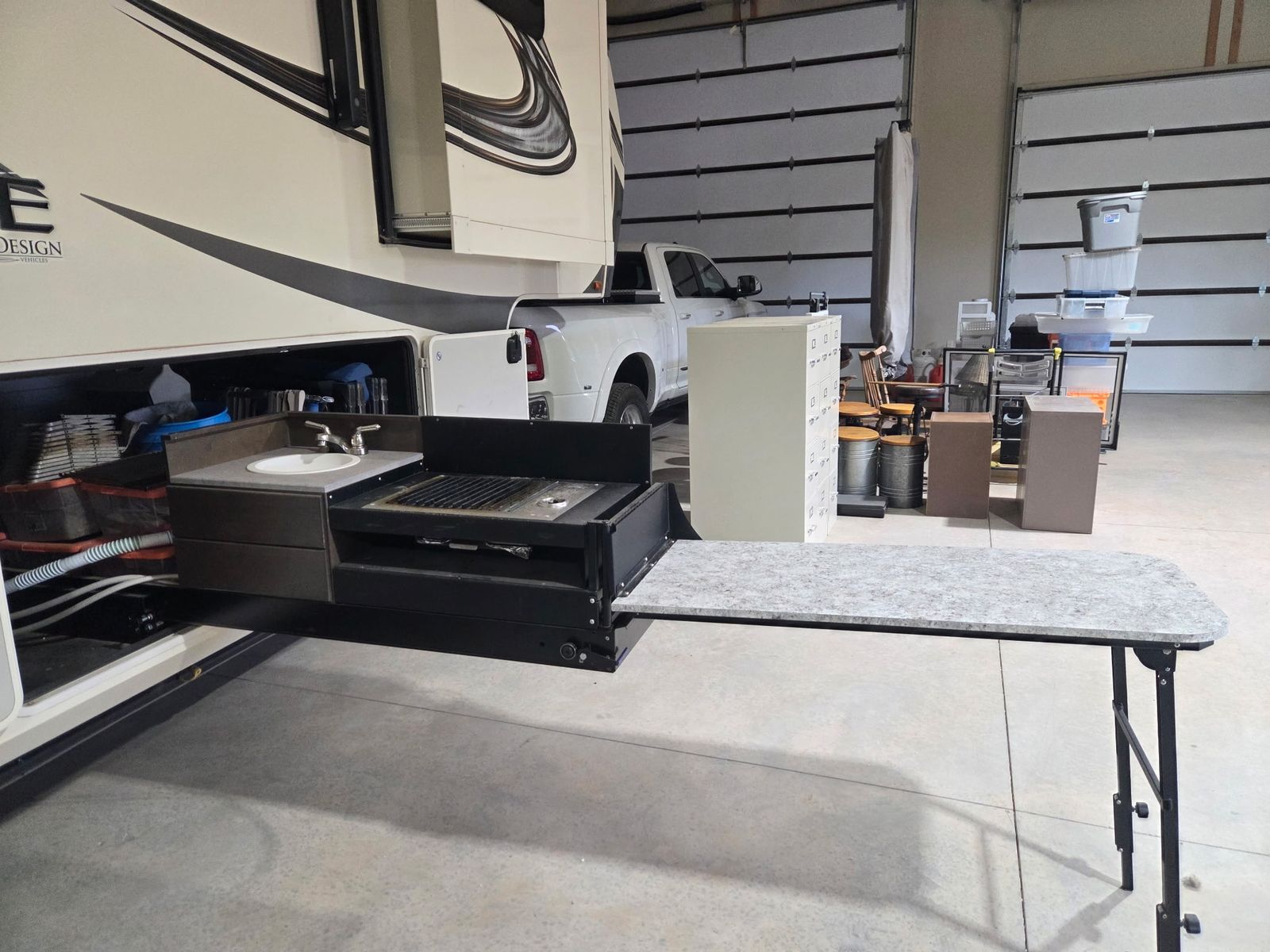 RV pull-out BBQ/kitchen work station