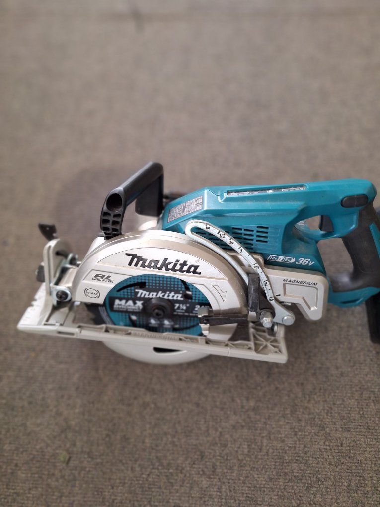 Makita Rear Handle Circular Saw XSR01 with Dual Port Charger 36V 7-1/4" Blade Magnesium