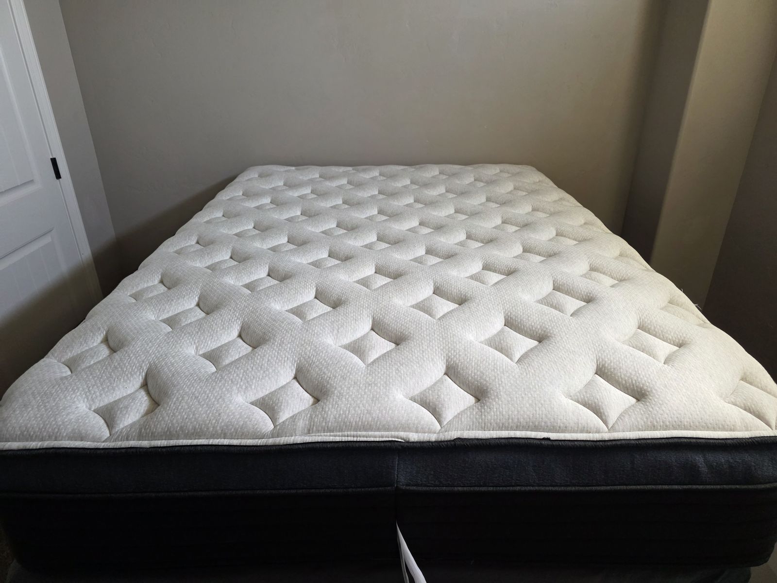 Queen Mattress - New Helix Midnight Luxe - $650