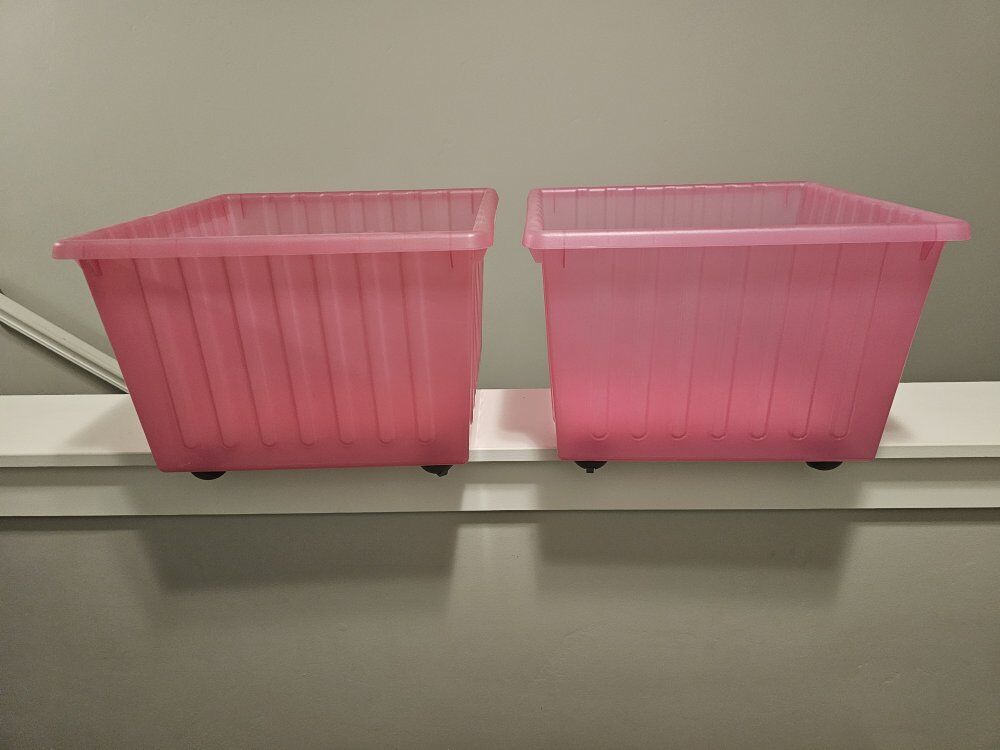 Storage Crate with casters