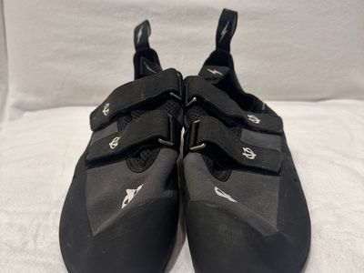 Evolv men’s size 12.5 or EU 46.5 charcoal gray/black climbing shoes