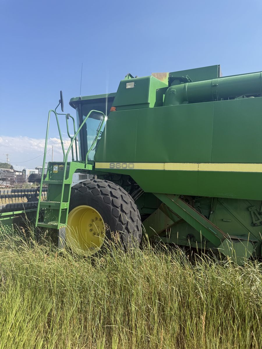 1994 John Deere 9600 Combine