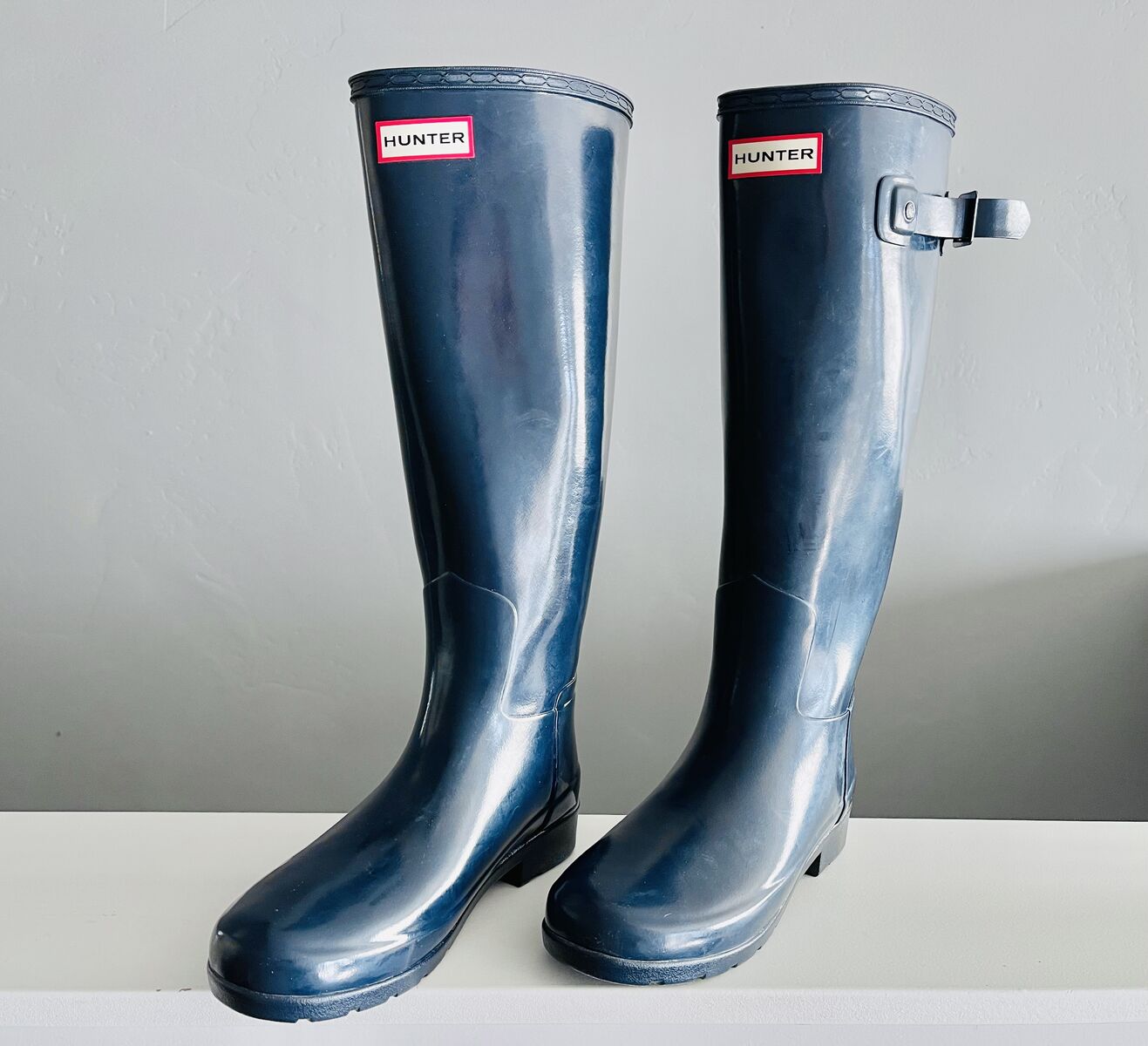 Like New, Authentic Women’s size 6, Hunter Original Refined Navy Gloss Wellies Rain Boots, Waterproof, Sleek, Made in UK- $45