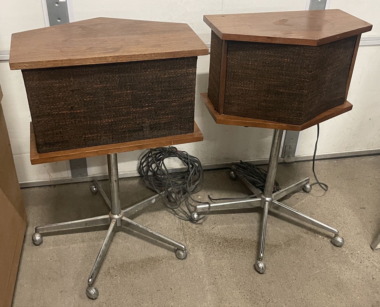 Vintage Bose 901 Series II Speaker Pair With Stand