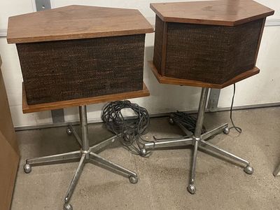 Vintage Bose 901 Series II Speaker Pair With Stand