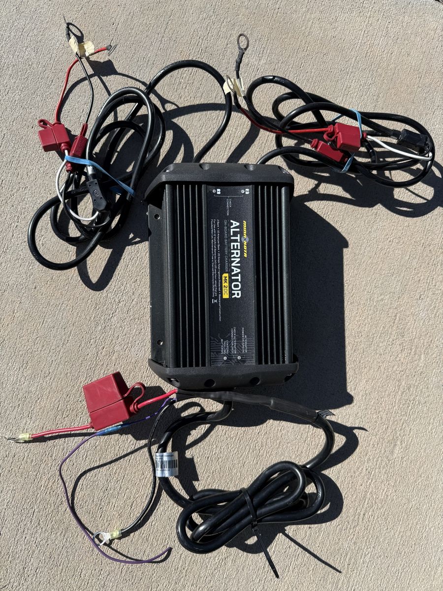 Minn Kota Alternator MK 2DC 2-Bank 10 Amp On-Board Marine Battery Charger