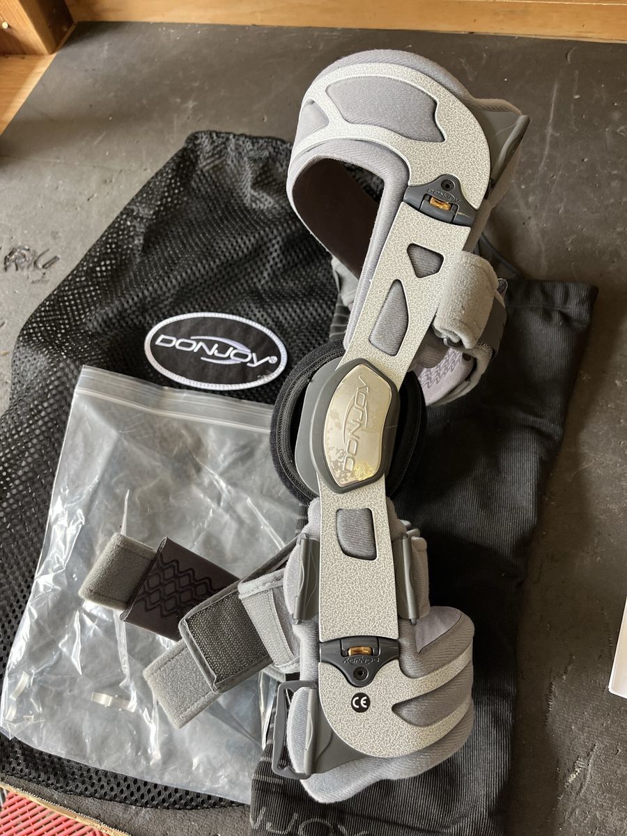 Donjoy knee brace
