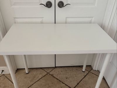 White IKEA desk?