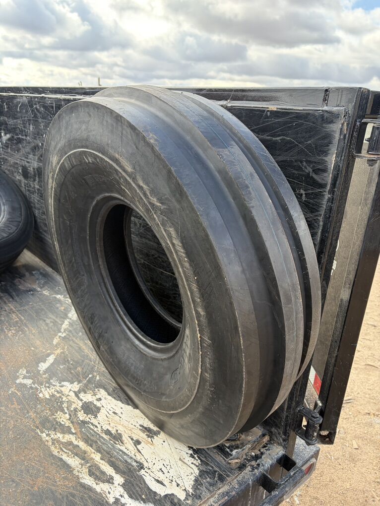 Deestone 11.00-16 Tractor Tire