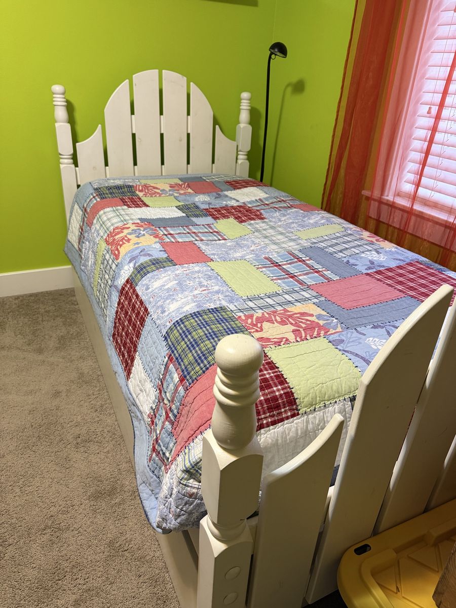 Twin trundle bed