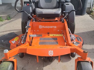 COMMERCIAL HUSQVARNA ZERO TURN RIDING LAWN MOWER