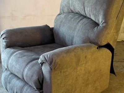 Comfortable Gray Fabric Recliner - Excellent Condition, Plush Seating