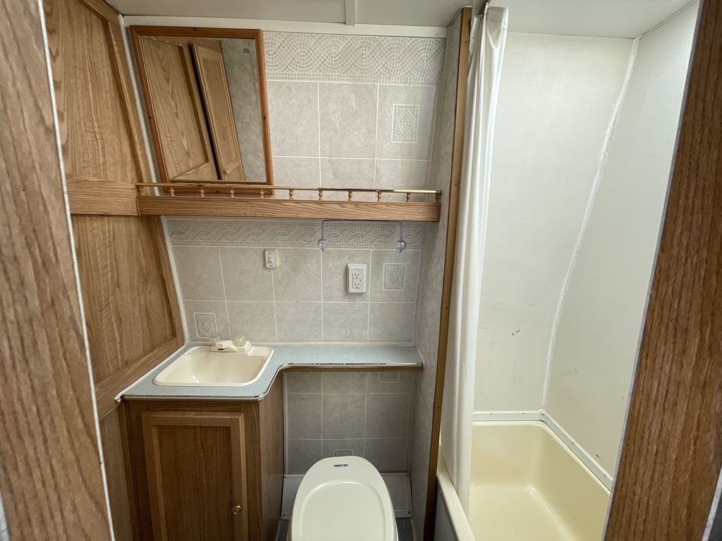 Main image 32