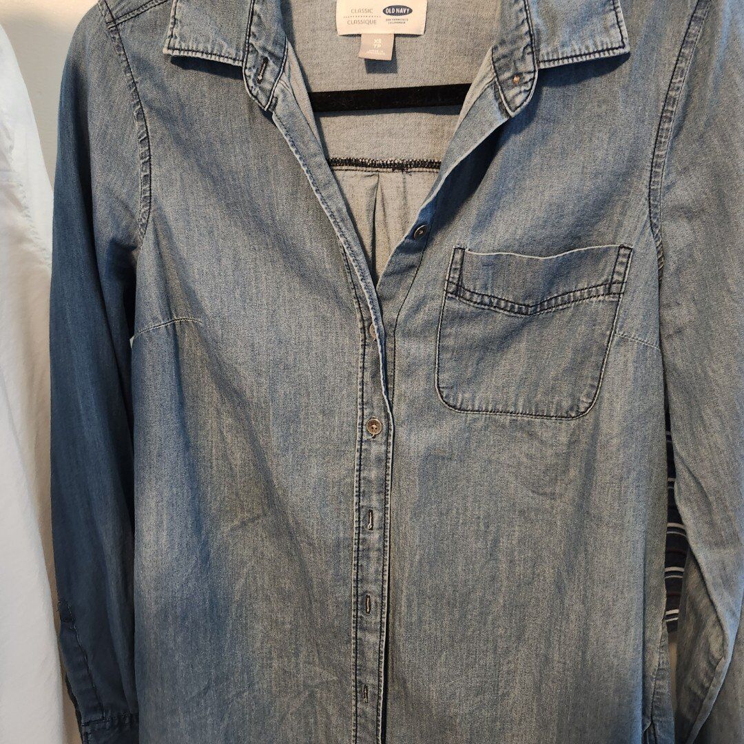 Crisp Classic Button-Ups XS (1White & 1Blue)