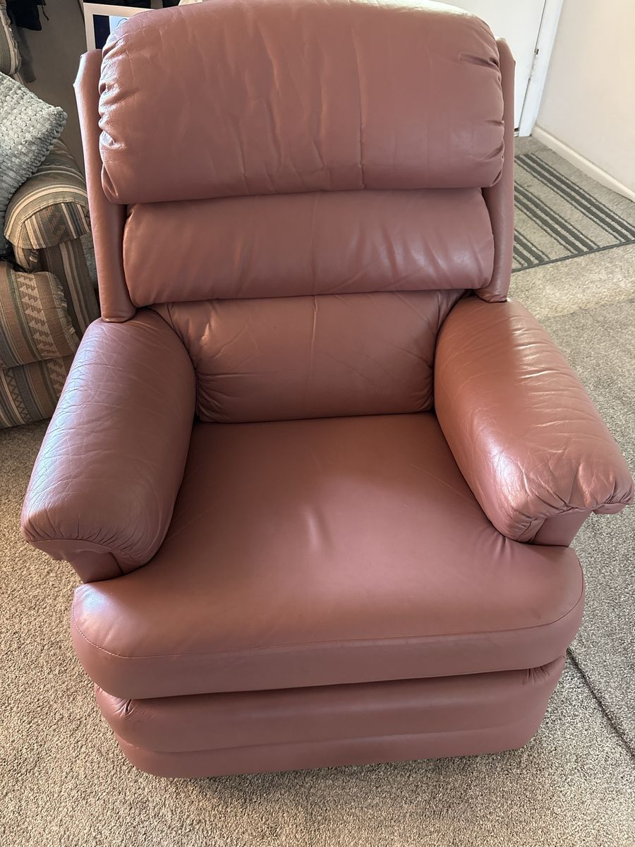 Lazyboy leather recliner 