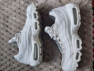 Mens Nike Air Max 95 Essential (Wh/Slvr)
size:10.5