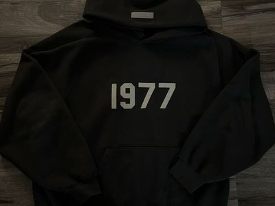 Essential hoodie