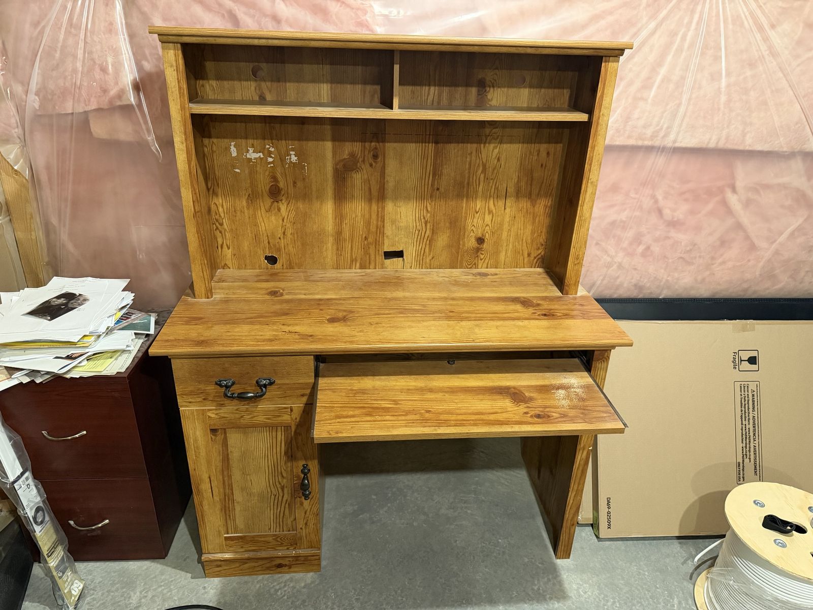 Wooden Computer Desk with Hutch and Keyboard Tray