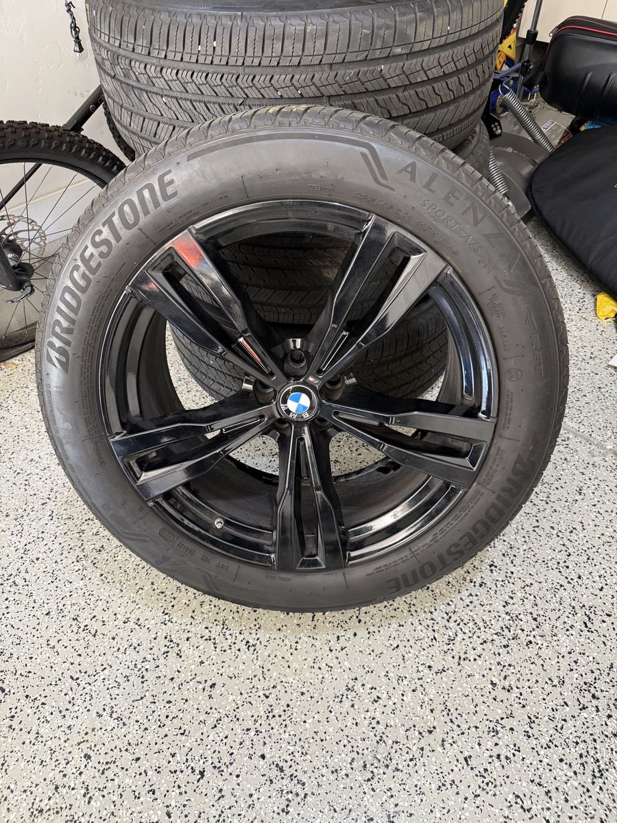 BMW X7 Wheel and Tire