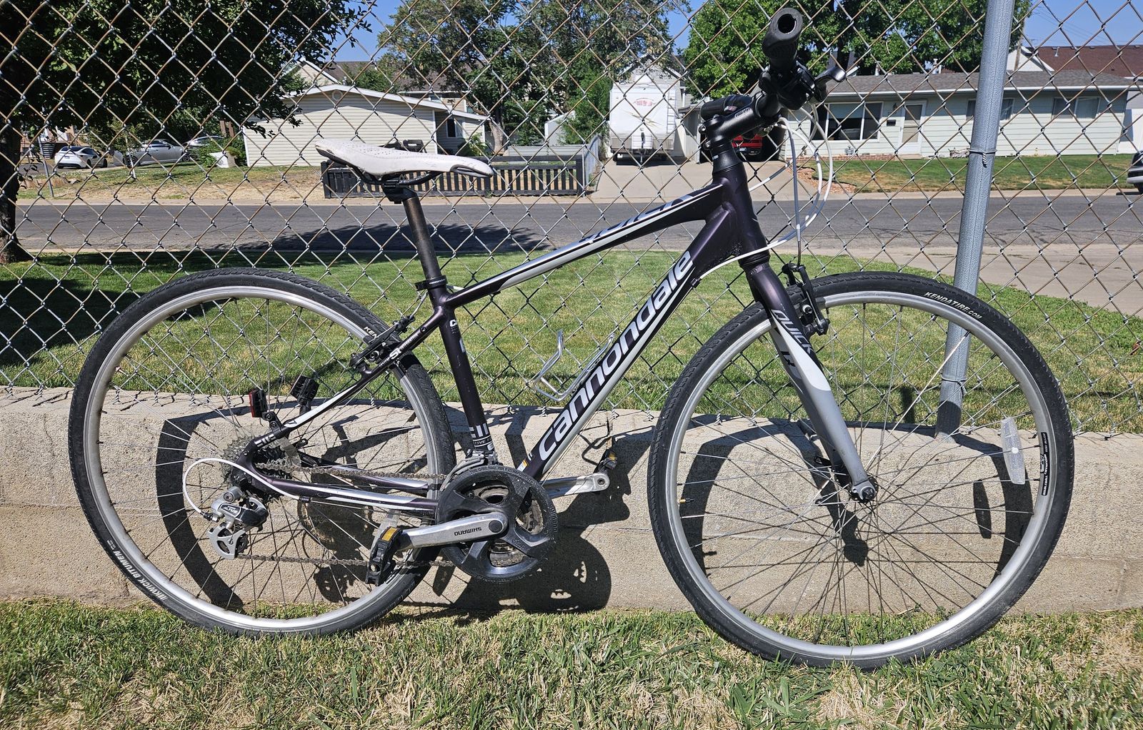 Woman's Cannondale Quick 5 Hybrid Fitness Bike