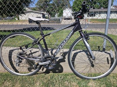 Woman's Cannondale Quick 5 Hybrid Fitness Bike