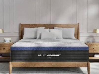 Like New - Helix Midnight Luxe Hybrid Queen Mattress with upgrades